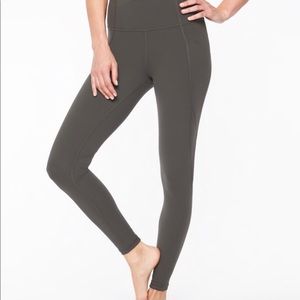 Athleta Salutation Pocket Tight Lagoon Medium
